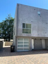 11512 Emelita St in Los Angeles, CA - Building Photo - Building Photo