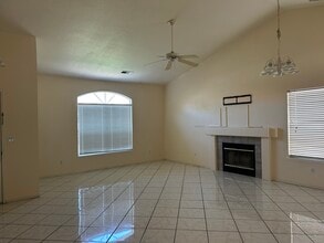 1502 Barnum Ct in Turlock, CA - Foto de edificio - Building Photo