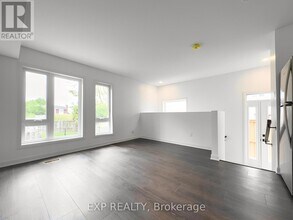 25 Fair Oaks Crescent in Ottawa, ON - Building Photo - Building Photo