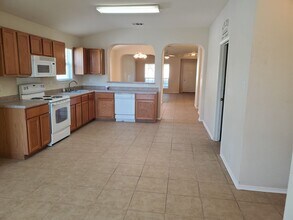 671 Rattler Bluff in San Antonio, TX - Building Photo - Building Photo