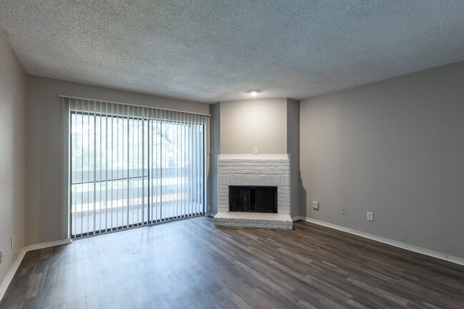 Preston Racquet Club Apartments in Dallas, TX - Building Photo - Interior Photo