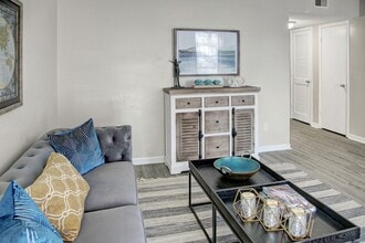 Madison Park Apartments & Townhomes in Birmingham, AL - Building Photo - Building Photo