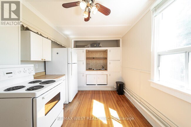 975 Broadview Ave in Toronto, ON - Building Photo - Building Photo
