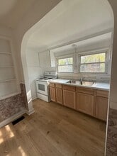 2217 S Pennsylvania Ave in Lansing, MI - Building Photo - Building Photo