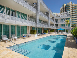 1437 Collins Ave in Miami Beach, FL - Building Photo - Building Photo