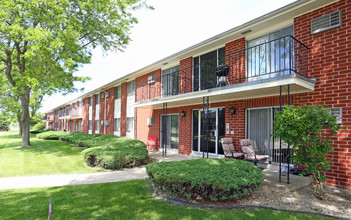 Petretti Apartments in Kenosha, WI - Building Photo - Building Photo