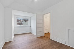 1528 Ridge Ave in Coraopolis, PA - Building Photo