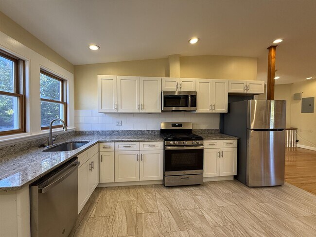 26 River St, Unit 3