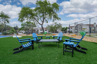 Elevate at Huebner Grove in San Antonio, TX - Building Photo - Building Photo