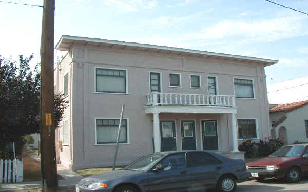 1109-1125 Loma Ave in Long Beach, CA - Foto de edificio - Building Photo