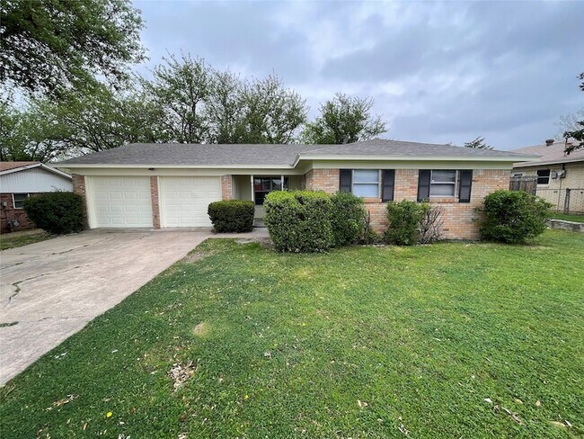 property at 905 La Salle Dr