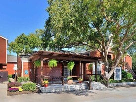 Lakeshire Place Apartment Homes in Webster, TX - Building Photo