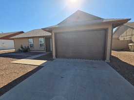 7121 W Sierra Vista Dr in Glendale, AZ - Building Photo