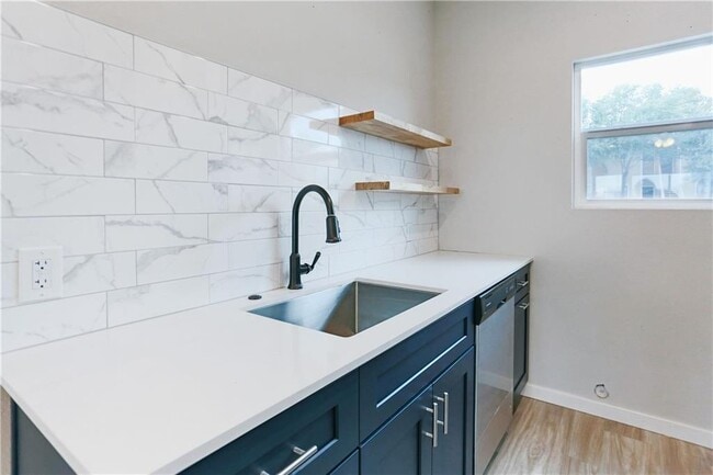 9504 Menchaca Rd in Austin, TX - Building Photo - Building Photo