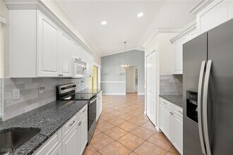 132 SE 4th St in Cape Coral, FL - Foto de edificio - Building Photo