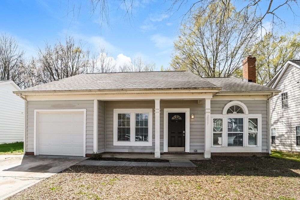 2117 David Earl Dr in Charlotte, NC - Building Photo