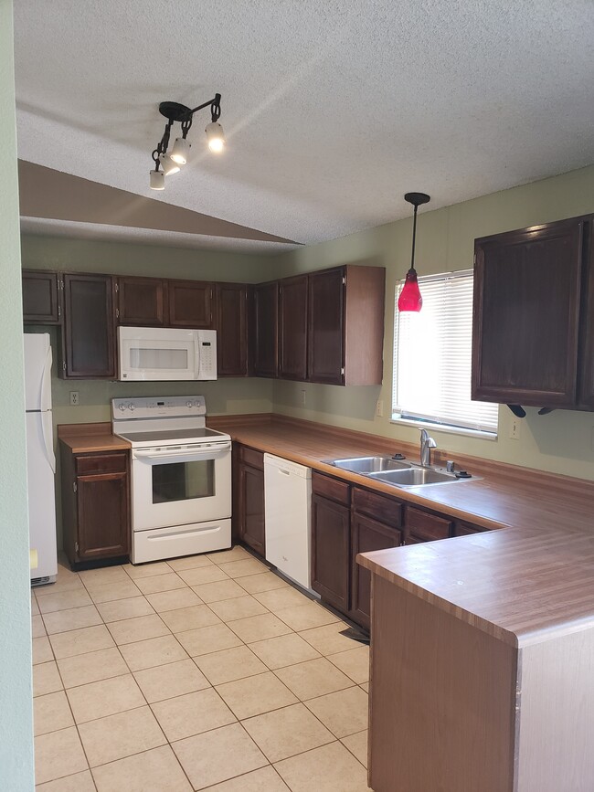 2120 Heathercrest Dr in Colorado Springs, CO - Building Photo - Building Photo