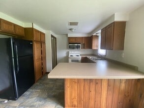 2068 Terry Ln in De Pere, WI - Building Photo - Building Photo