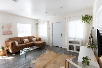 208 N Savannah St in Los Angeles, CA - Building Photo - Building Photo