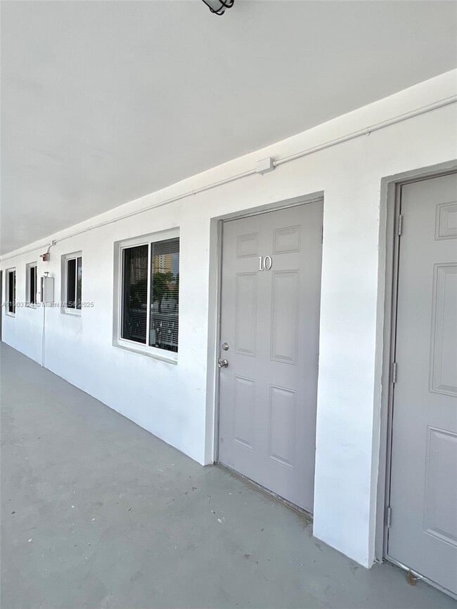 10 NW 77th St in Miami, FL - Building Photo - Building Photo