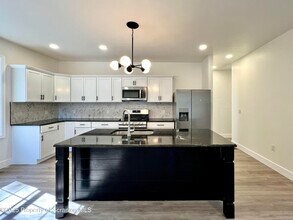 105 Black Walnut Dr in Olyphant, PA - Building Photo - Building Photo