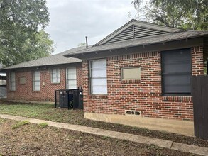 930 Harlandale Ave in Dallas, TX - Building Photo - Building Photo