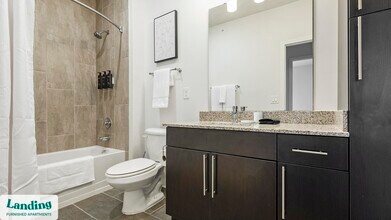 11010 Northlake Landing Dr in Charlotte, NC - Foto de edificio - Building Photo