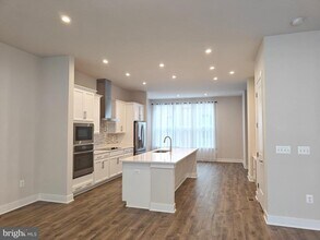 2393 Liberty Lp in Herndon, VA - Building Photo - Building Photo