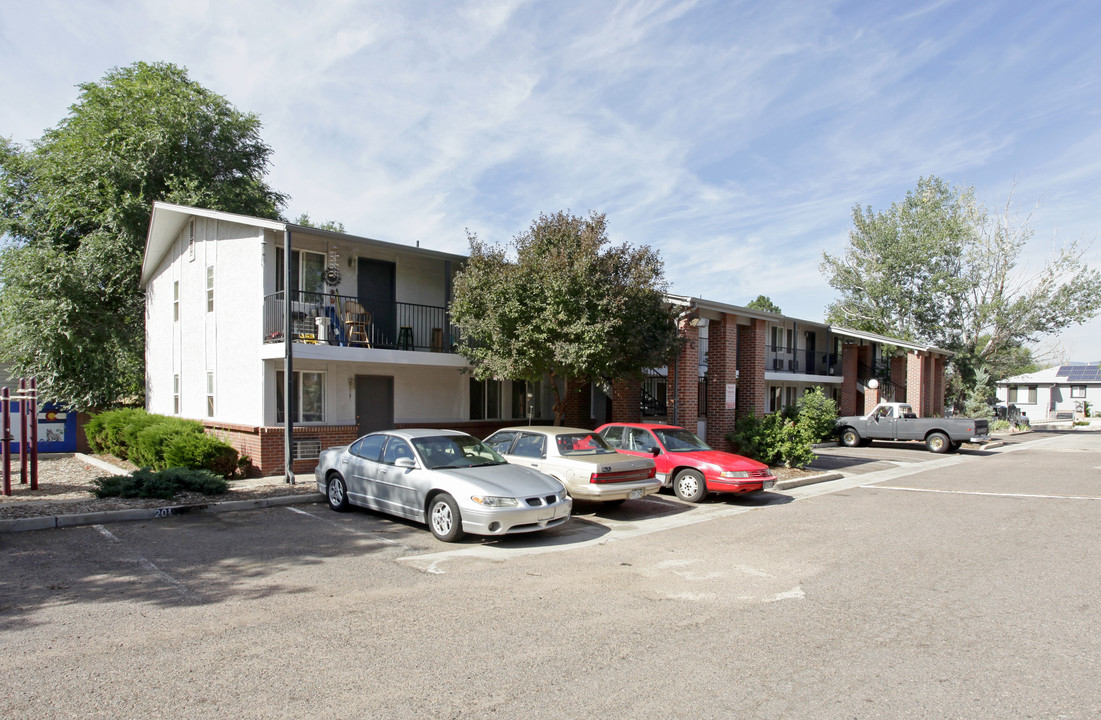 Bradburn Gardens in Westminster, CO - Building Photo