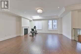 384 Hwy 7 in Richmond Hill, ON - Building Photo - Building Photo