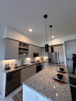 2315 NE 171st St, Unit B12 in North Miami Beach, FL - Building Photo