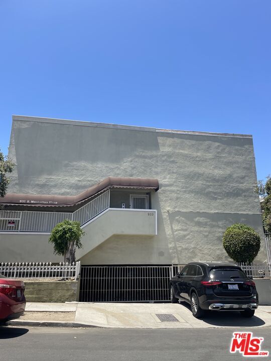 933 S Manhattan Pl in Los Angeles, CA - Building Photo - Building Photo