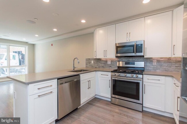 1709 Bainbridge St in Philadelphia, PA - Building Photo - Building Photo