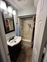 1001 Cass St, Unit Upstairs in Traverse City, MI - Foto de edificio - Building Photo