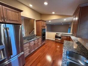 900 Ashford Ln in Westmont, IL - Building Photo - Building Photo