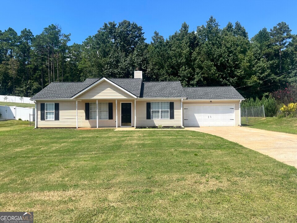 7098 Hummingbird Ln in Winston, GA - Building Photo