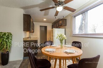 14140 NE Sandy Blvd in Portland, OR - Building Photo - Building Photo