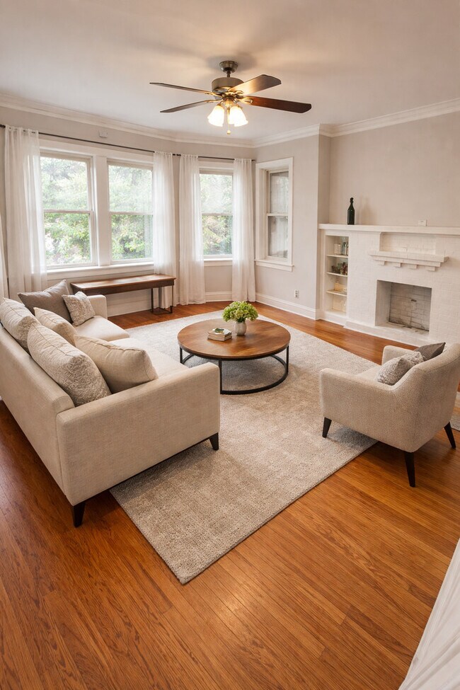 7819 S Cornell Ave in Chicago, IL - Foto de edificio - Building Photo