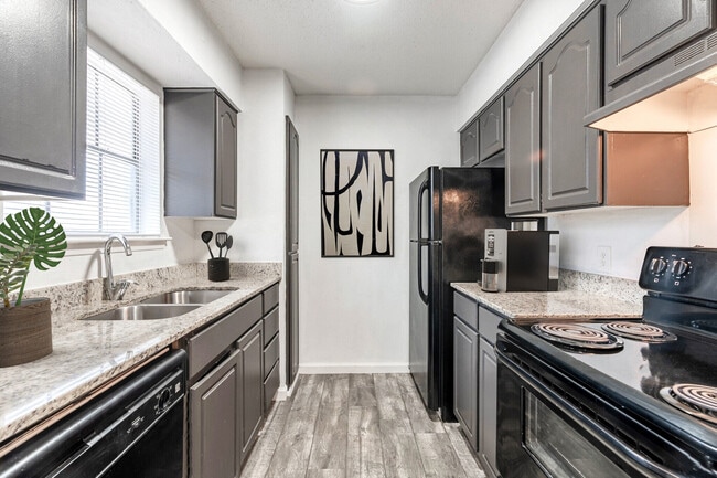 Flats at Brentwood in Fort Worth, TX - Foto de edificio - Building Photo