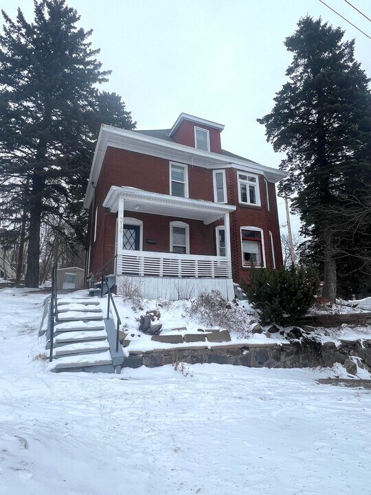 316 N 15th Ave E in Duluth, MN - Building Photo