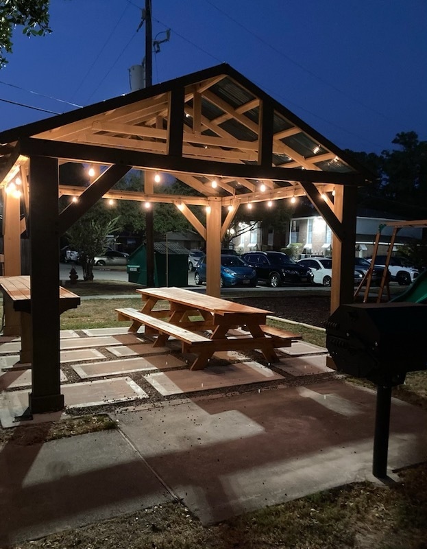 Porter Plaza Apartments in Porter, TX - Building Photo - Building Photo