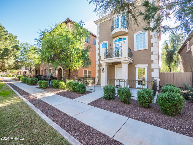 1628 E Canyon Creek Dr in Gilbert, AZ - Foto de edificio - Building Photo
