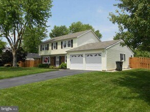 13124 Point Pleasant Dr in Fairfax, VA - Building Photo - Building Photo