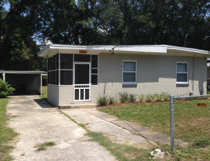 1741 Brewster Rd in Jacksonville, FL - Building Photo