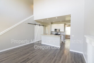 1432 NW Spruce Ct in Redmond, OR - Building Photo - Building Photo