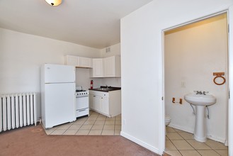 1213 12th St in Greeley, CO - Building Photo - Interior Photo