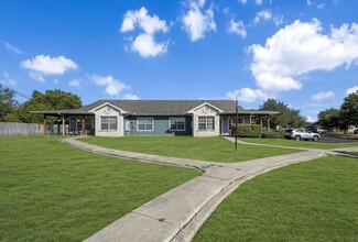 Crescent Village in Elgin, TX - Building Photo - Building Photo