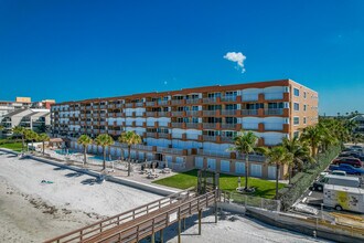 La Contessa Condos in Redington Beach, FL - Building Photo - Building Photo