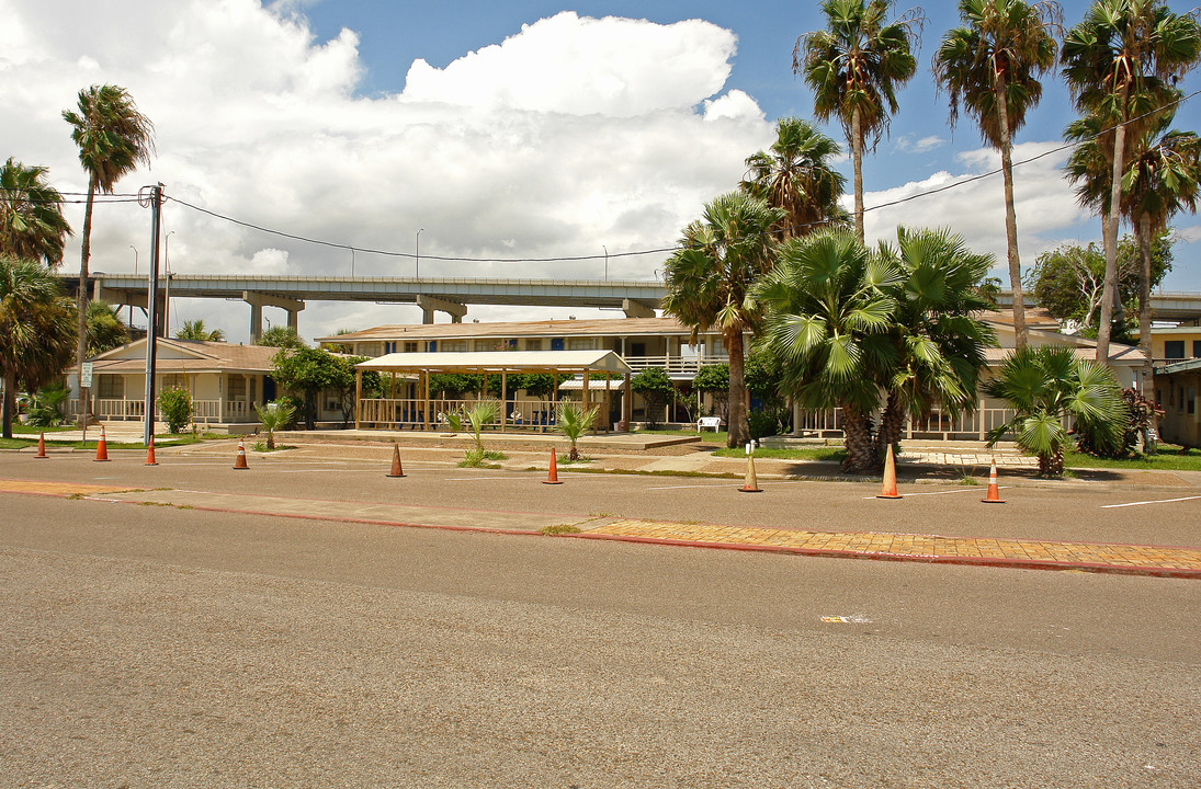 2801 N Surfside Blvd in Corpus Christi, TX - Building Photo