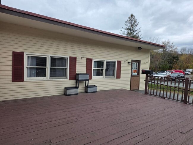 309 Portland St in St Johnsbury, VT - Building Photo - Building Photo